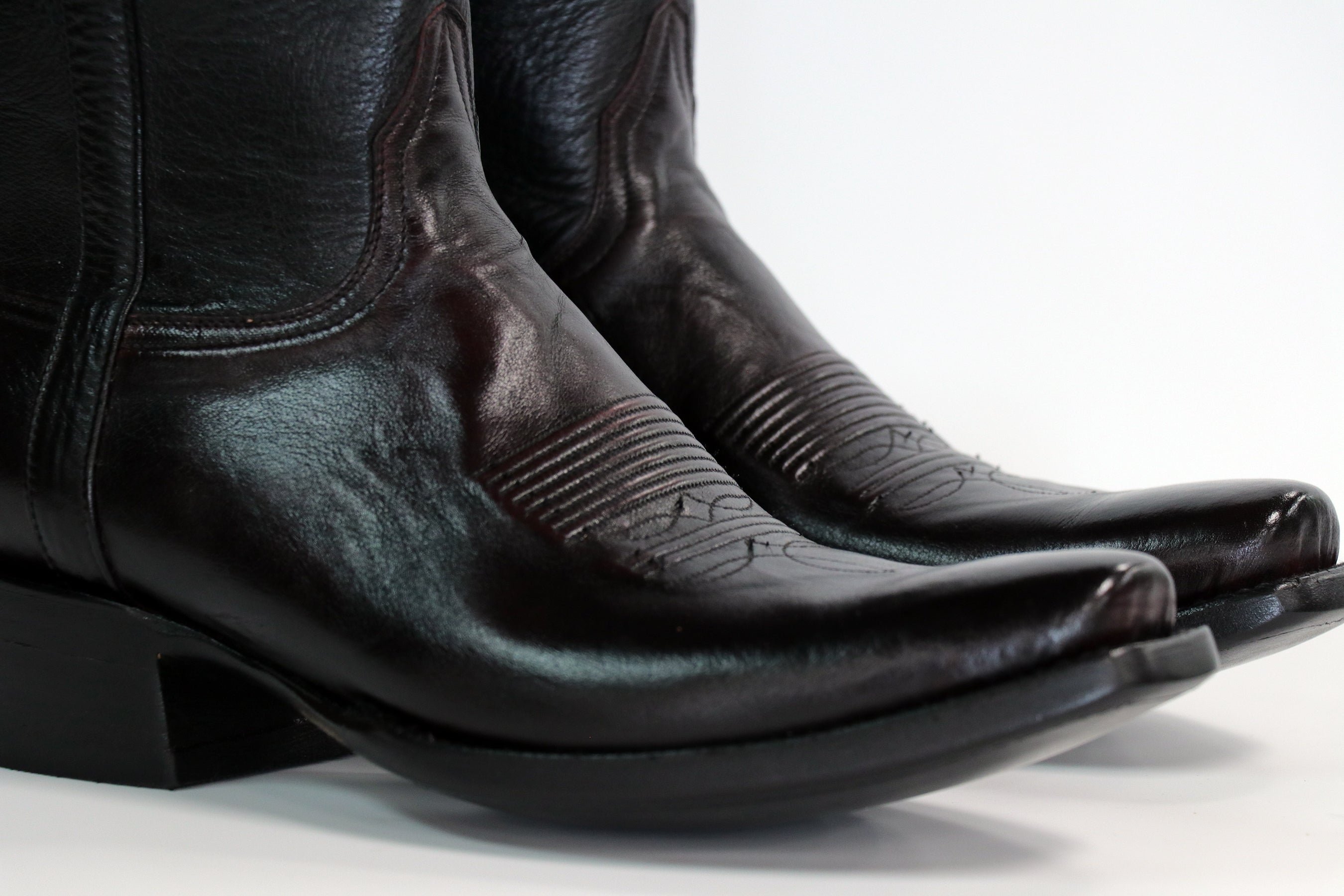 1170 Florence Buffalo Cutter Toe Boot in Black Cherry