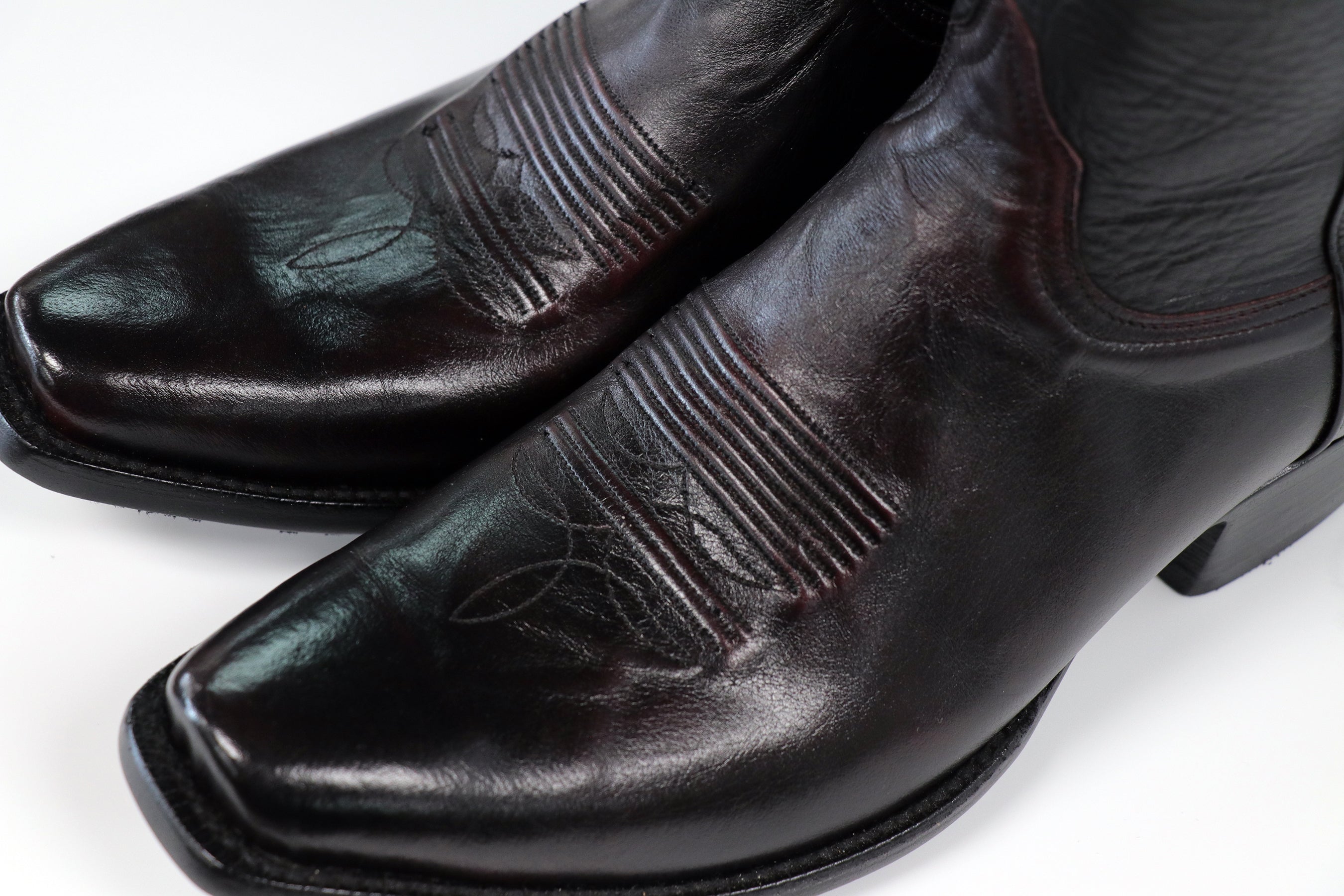 1170 Florence Buffalo Cutter Toe Boot in Black Cherry