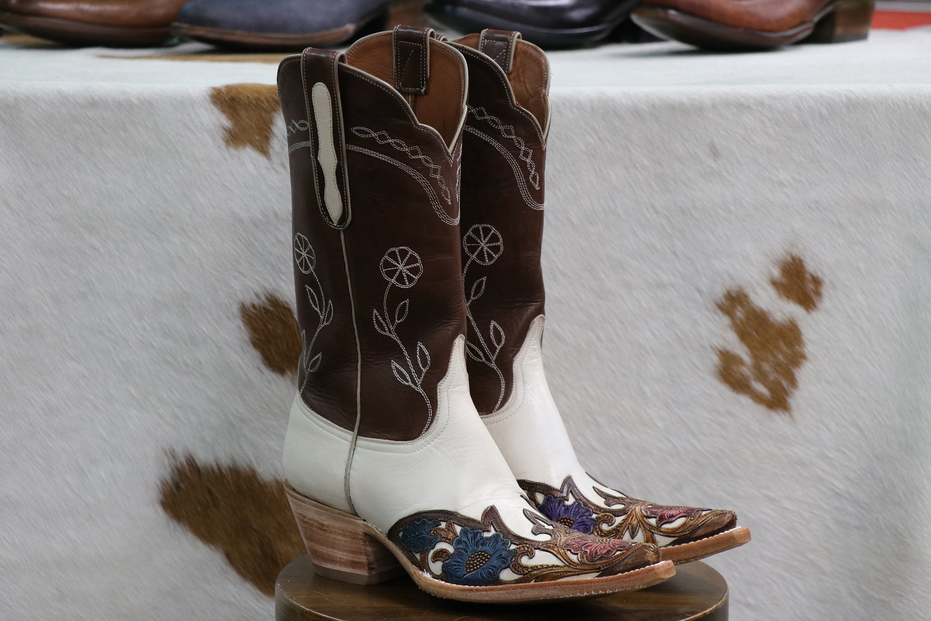 8906 Women's Gardenia Tooled Boot in Bone