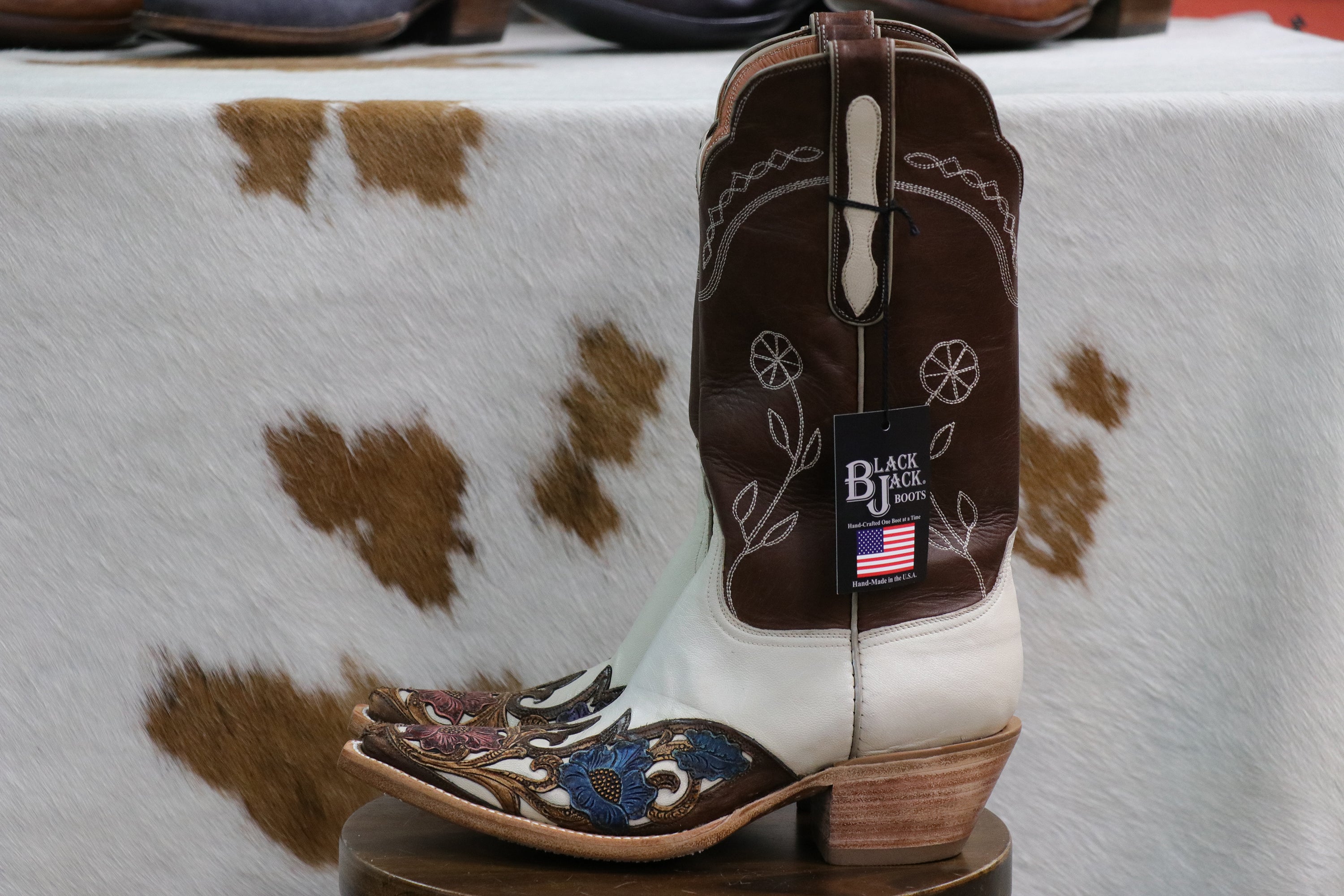 8906 Women's Gardenia Tooled Boot in Bone