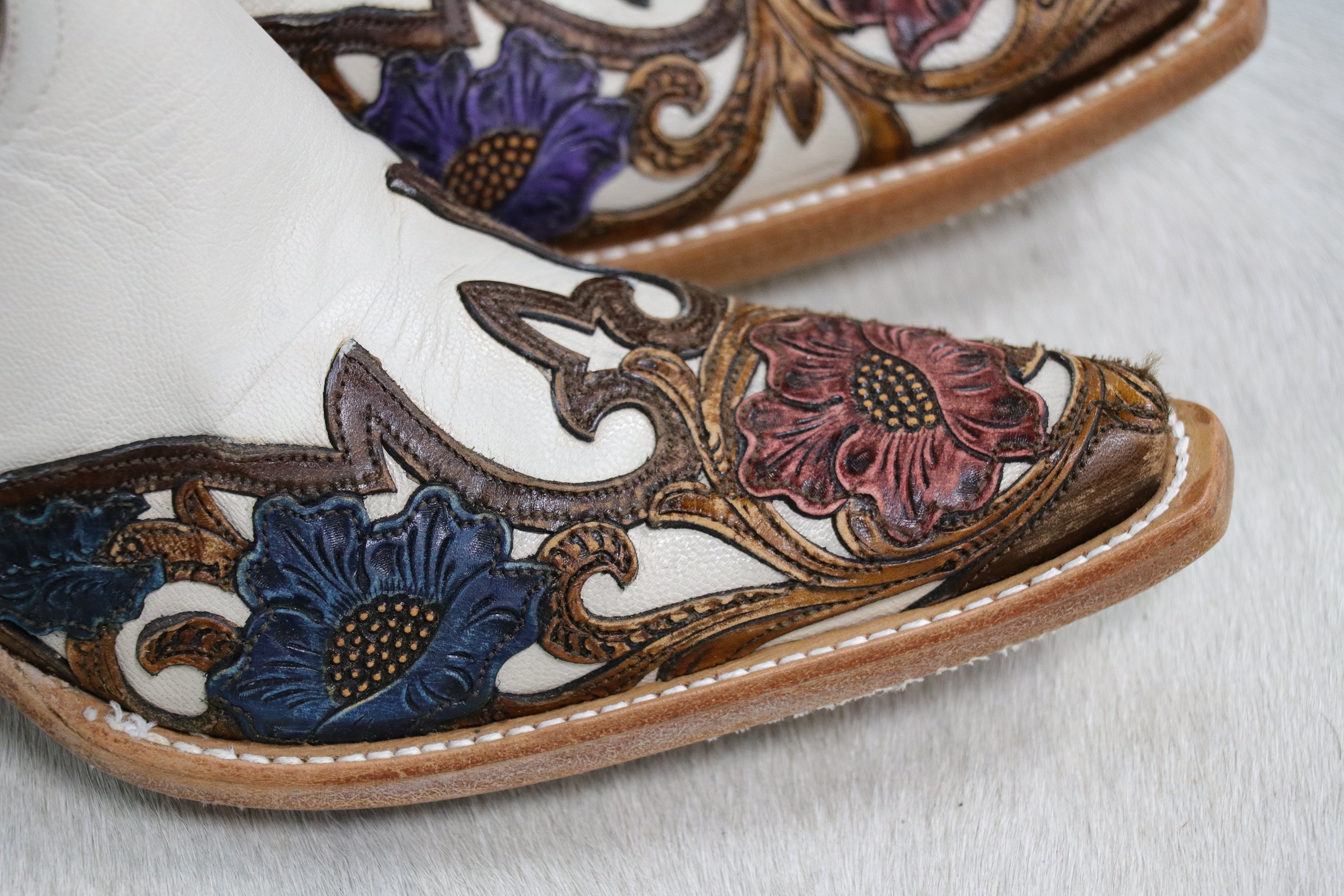 8906 Women's Gardenia Tooled Boot in Bone