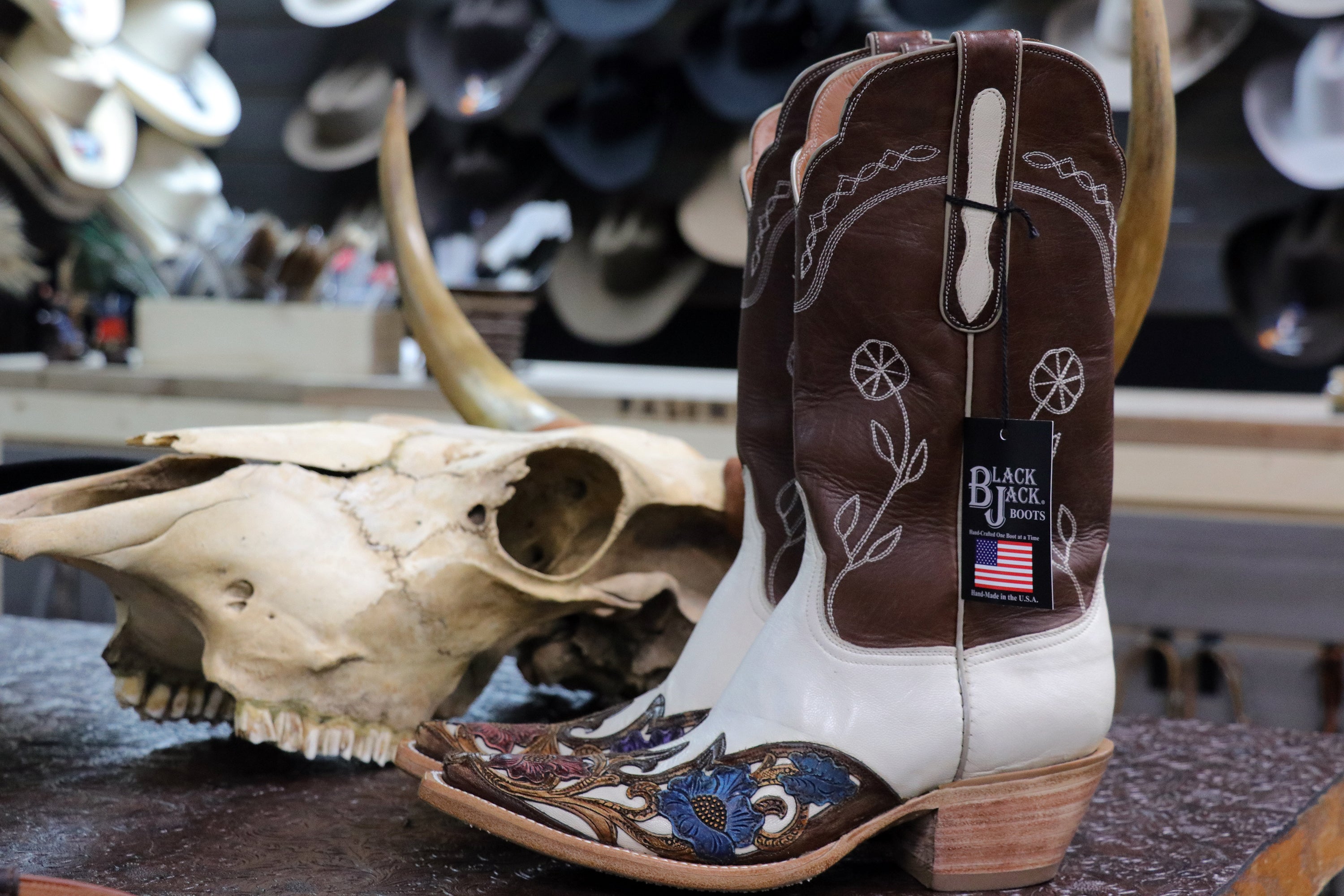 8906 Women's Gardenia Tooled Boot in Bone