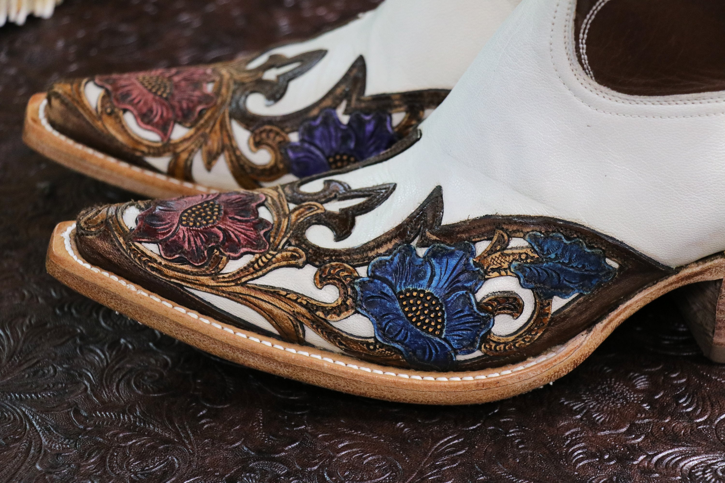 8906 Women's Gardenia Tooled Boot in Bone