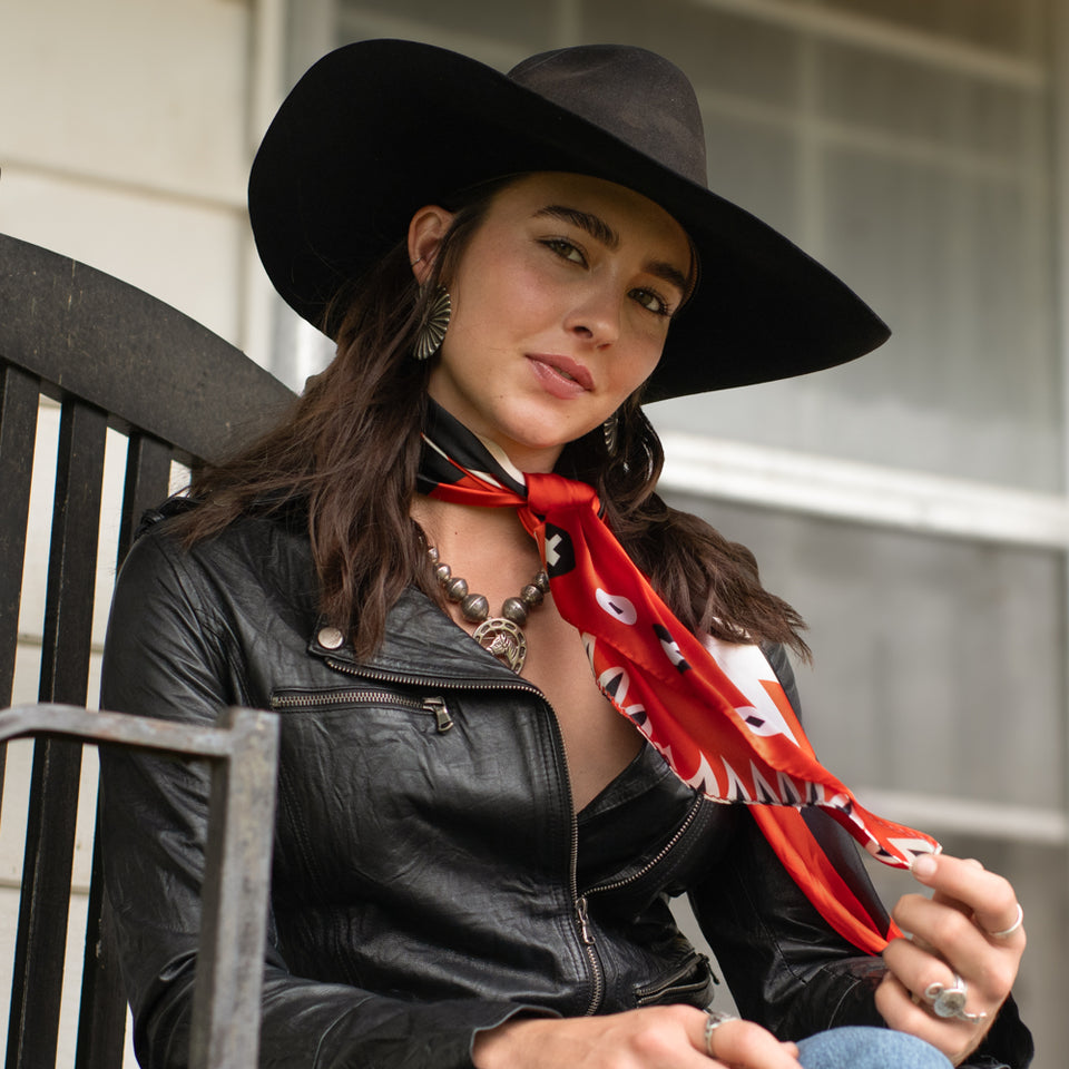 Shorty Scarf- Girl with the Wide Brimmed Hat