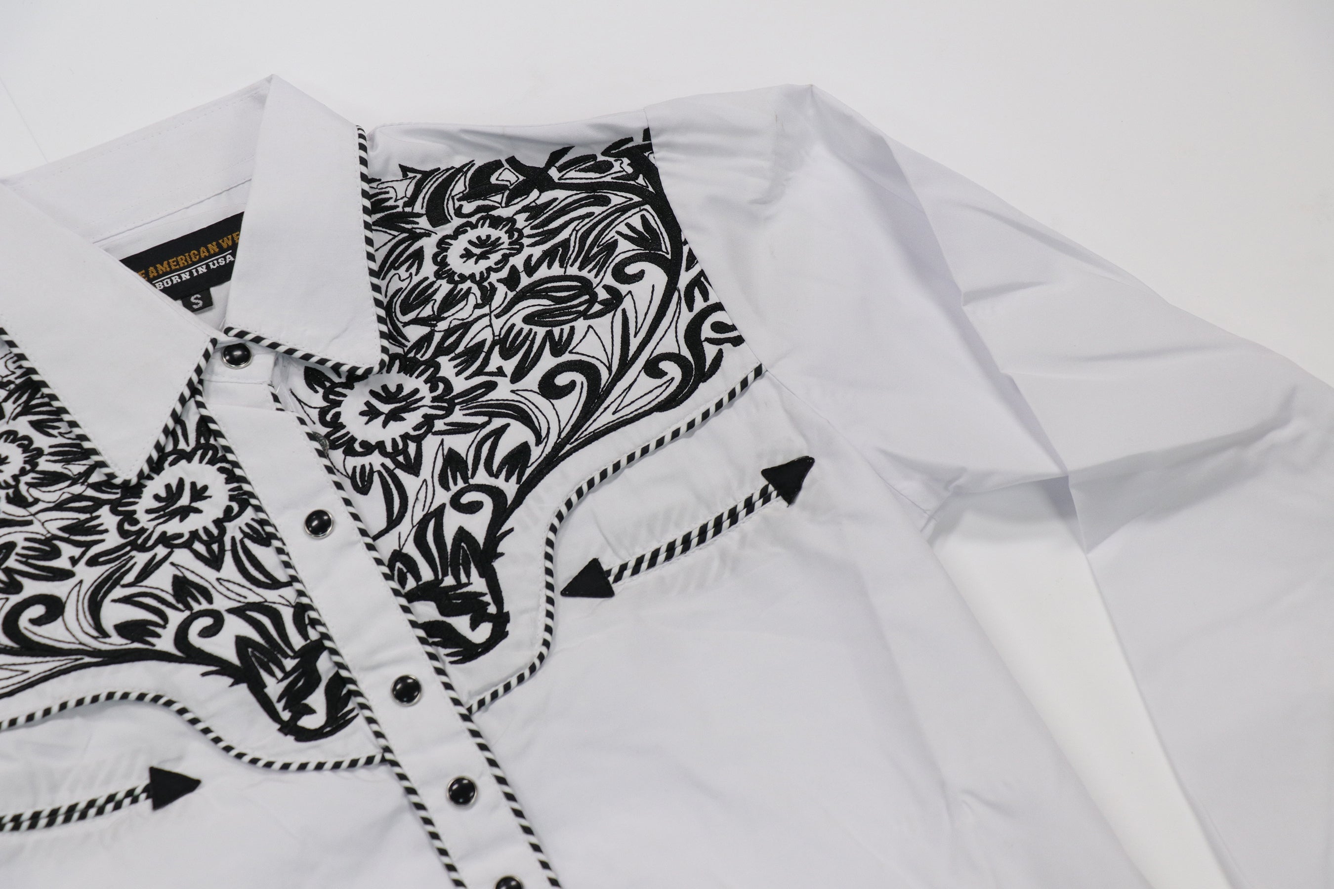 Women's Embroidered Long Sleeve Pearl Snap