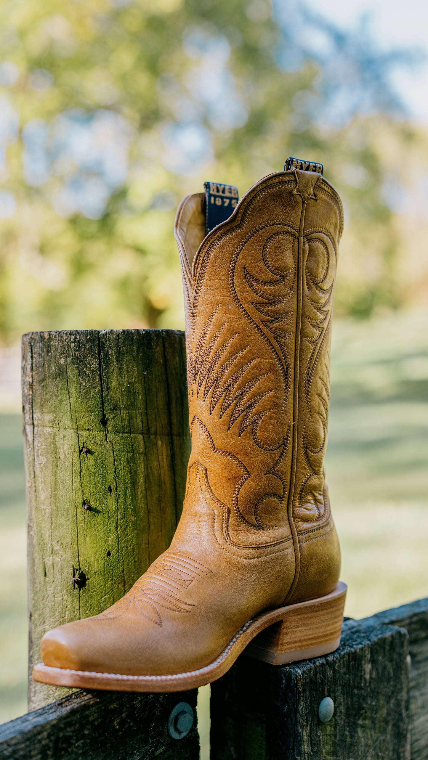 Ladies Leawood Boots in Tan